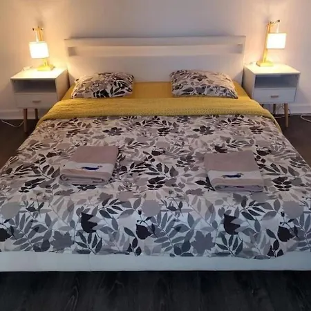 2 Schlafzimmer, Whirlpool, Sauna Und Netflix-projektor Apartment