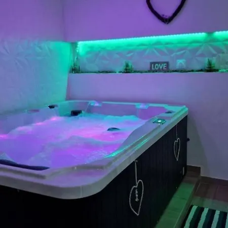 2 Schlafzimmer, Whirlpool, Sauna Und Netflix-projektor * Garmisch-Partenkirchen